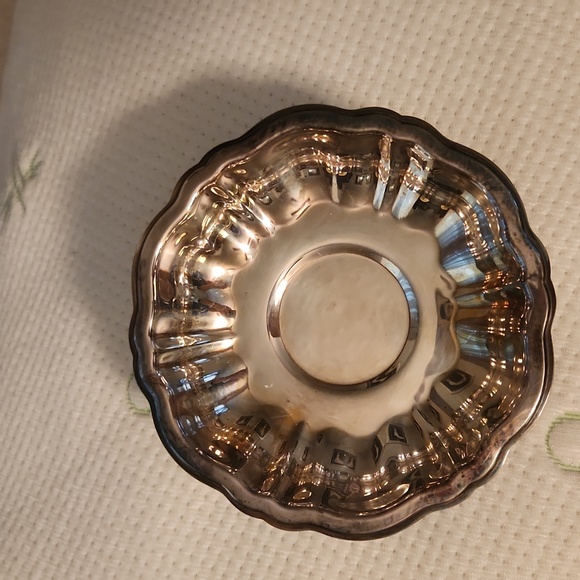 Vintage silver plated Wm A. Rogers candy dish/bowl - Picture 2 of 3